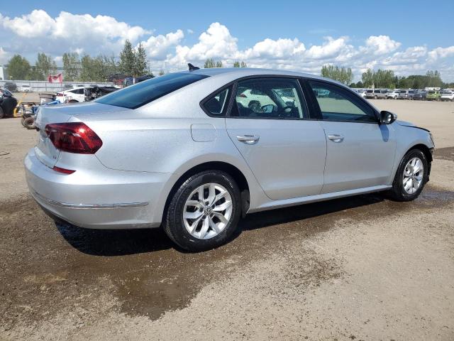 VOLKSWAGEN PASSAT 2018 Серебристый