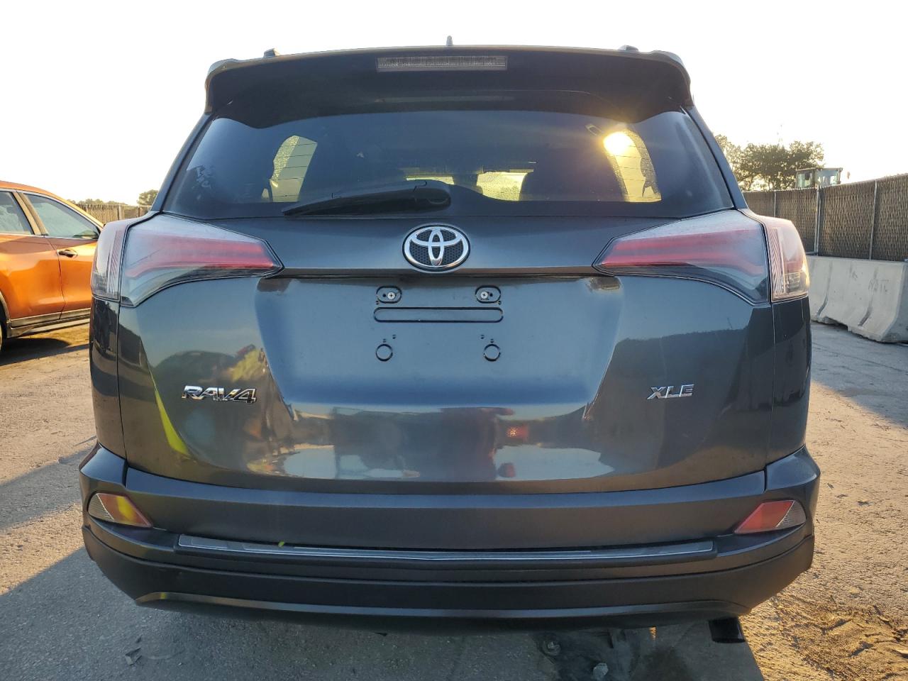 2017 Toyota Rav4 Xle VIN: JTMWFREV4HJ133433 Lot: 84389155