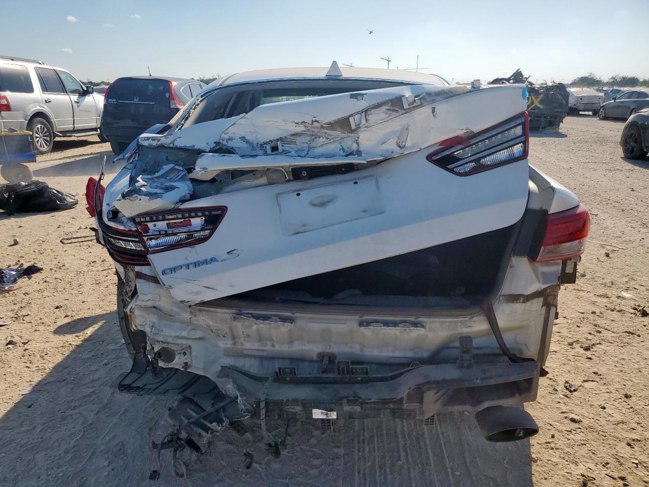 2018 Kia Optima Lx VIN: 5XXGT4L32JG251301 Lot: 81161175