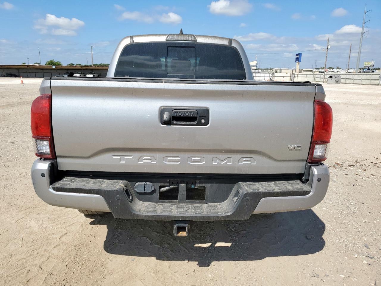 2018 Toyota Tacoma Double Cab VIN: 5TFAZ5CN5JX061805 Lot: 83866595