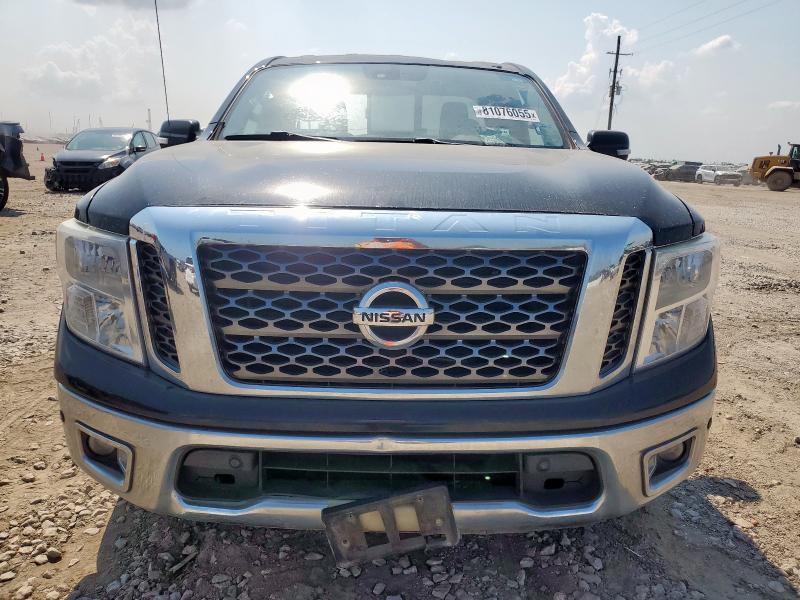  NISSAN TITAN 2017 Czarny