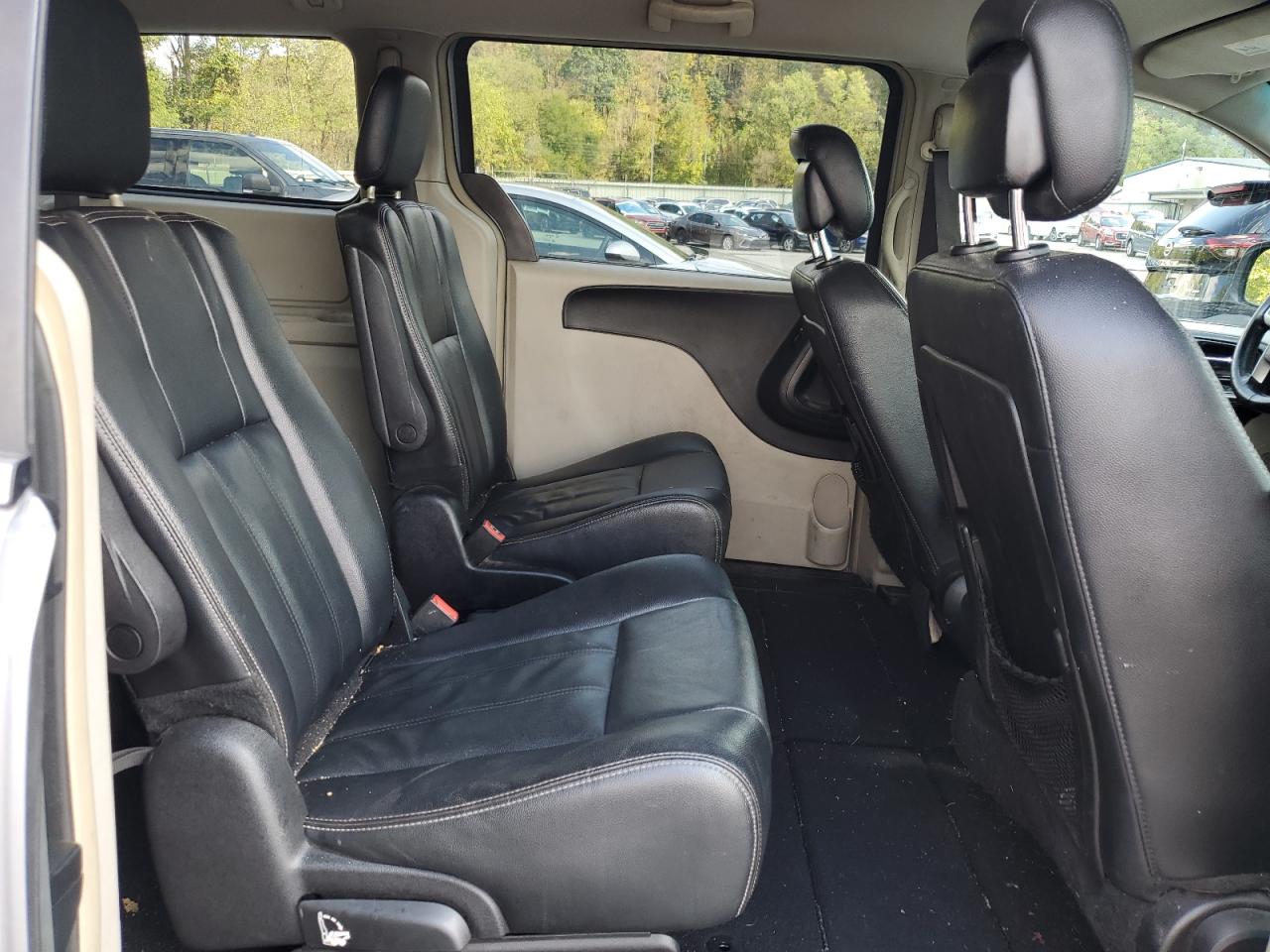 2015 Chrysler Town & Country Touring VIN: 2C4RC1BG4FR664542 Lot: 84386755