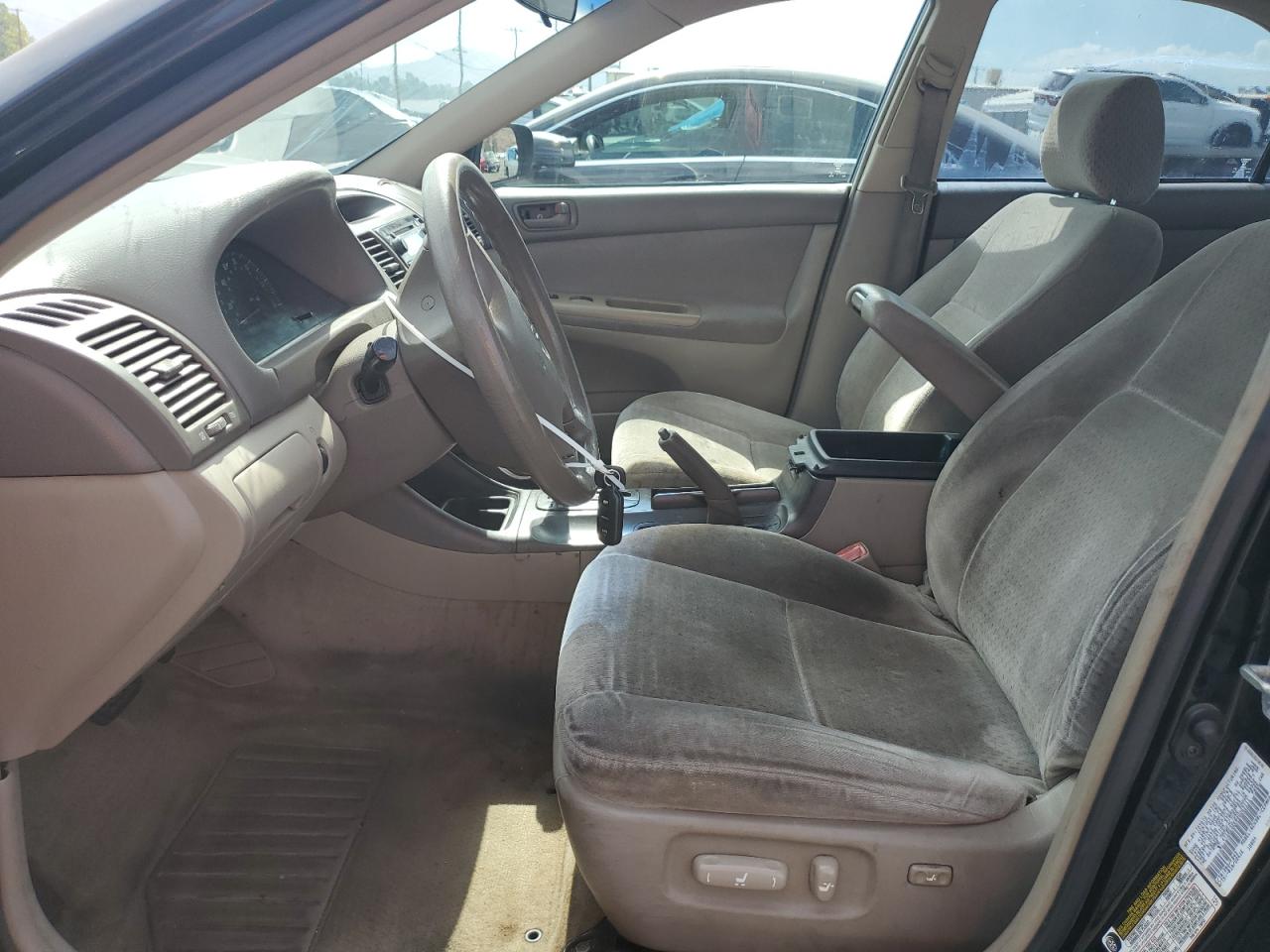 2004 Toyota Camry Le VIN: 4T1BE32K04U263111 Lot: 81783475