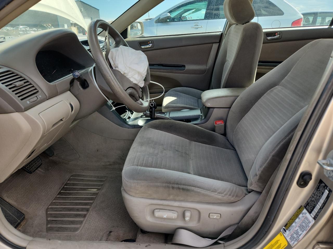 2005 Toyota Camry Le VIN: 4T1BF30K05U098890 Lot: 84287025