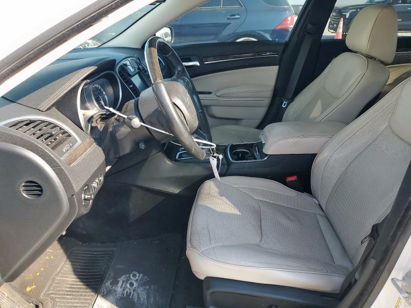  CHRYSLER 300 2015 White