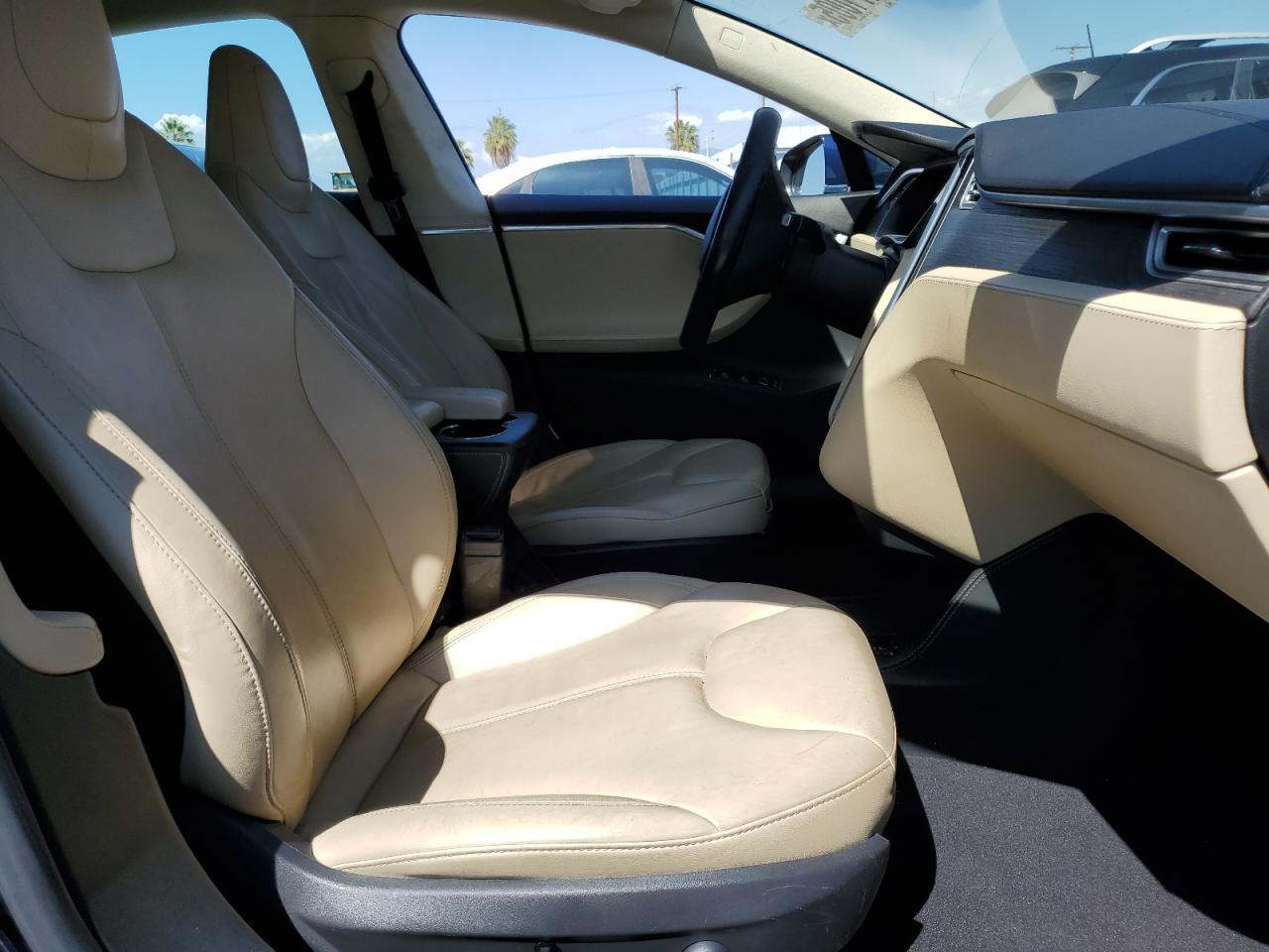 2014 Tesla Model S VIN: 5YJSA1S10EFP53683 Lot: 82171005