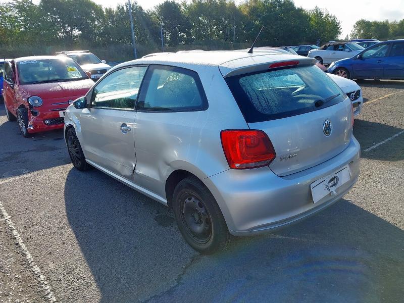 2011 VOLKSWAGEN POLO S