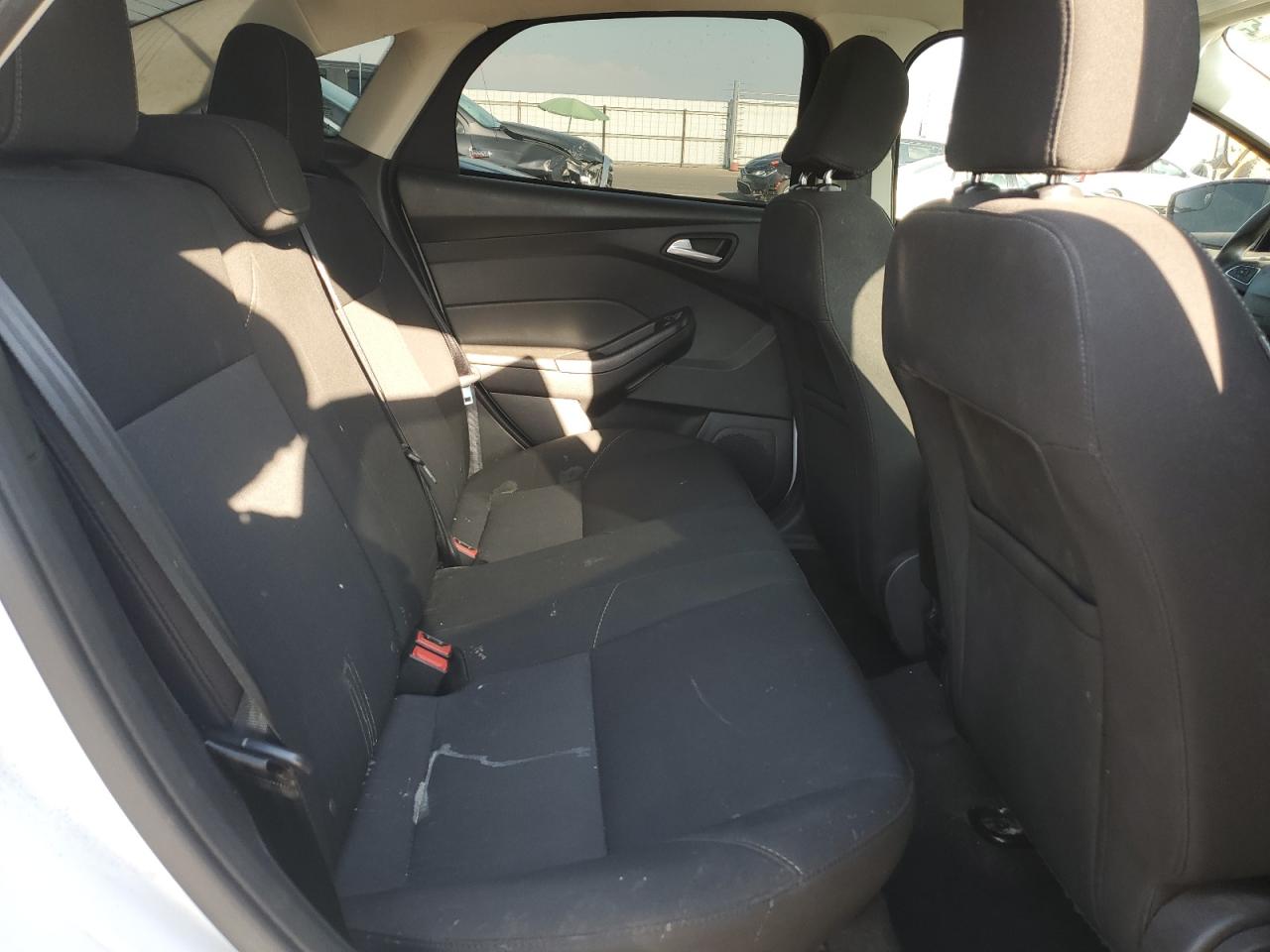 2016 Ford Focus Se VIN: 1FADP3F25GL384136 Lot: 70959265