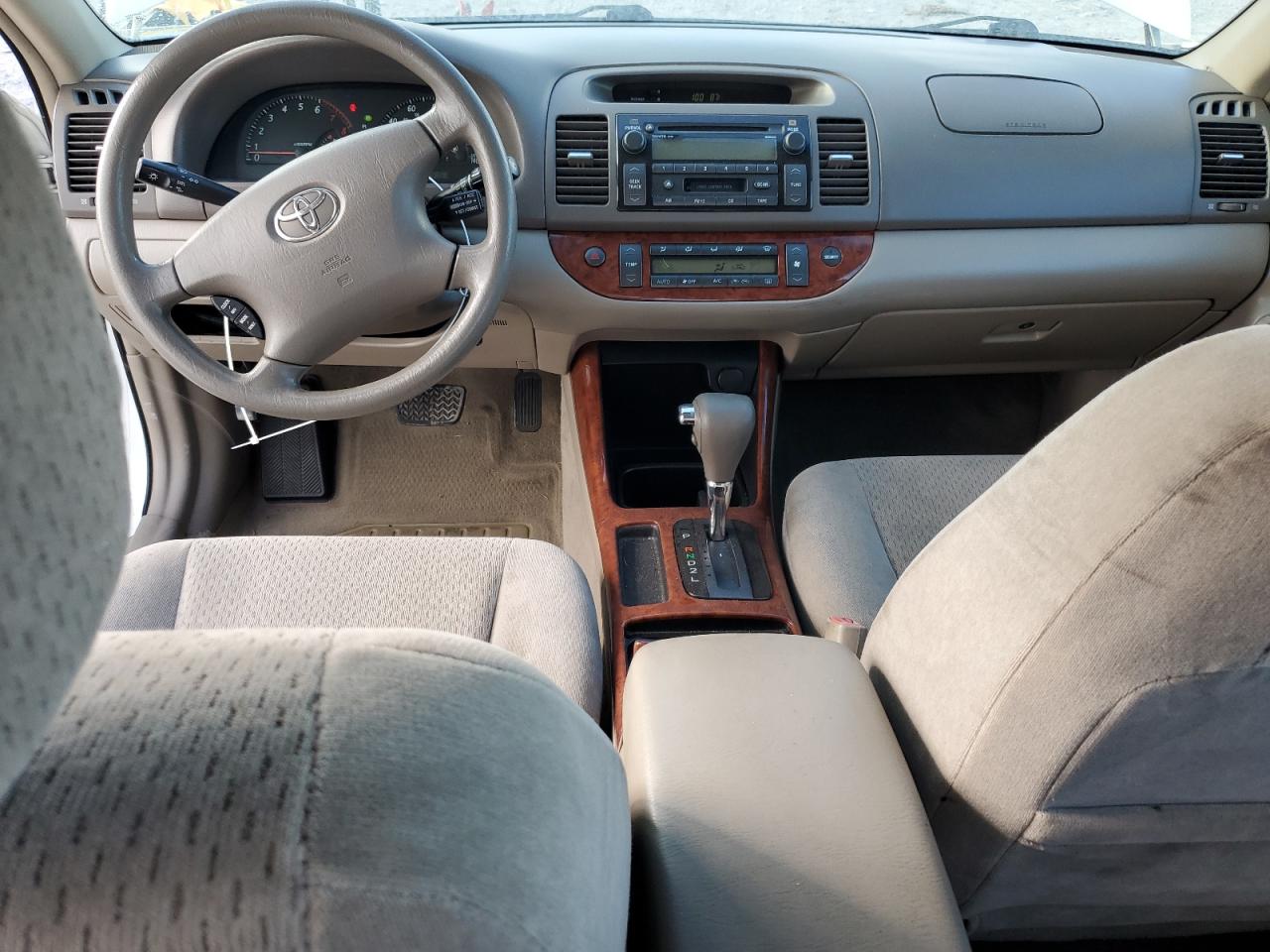 2002 Toyota Camry Le VIN: 4T1BE32K52U112567 Lot: 84189535