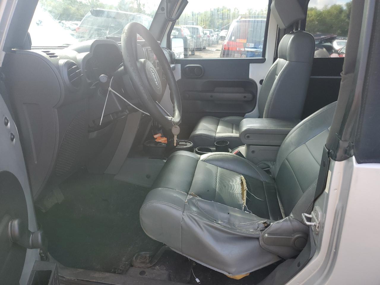 2007 Jeep Wrangler X VIN: 1J4FA24117L217338 Lot: 84037325