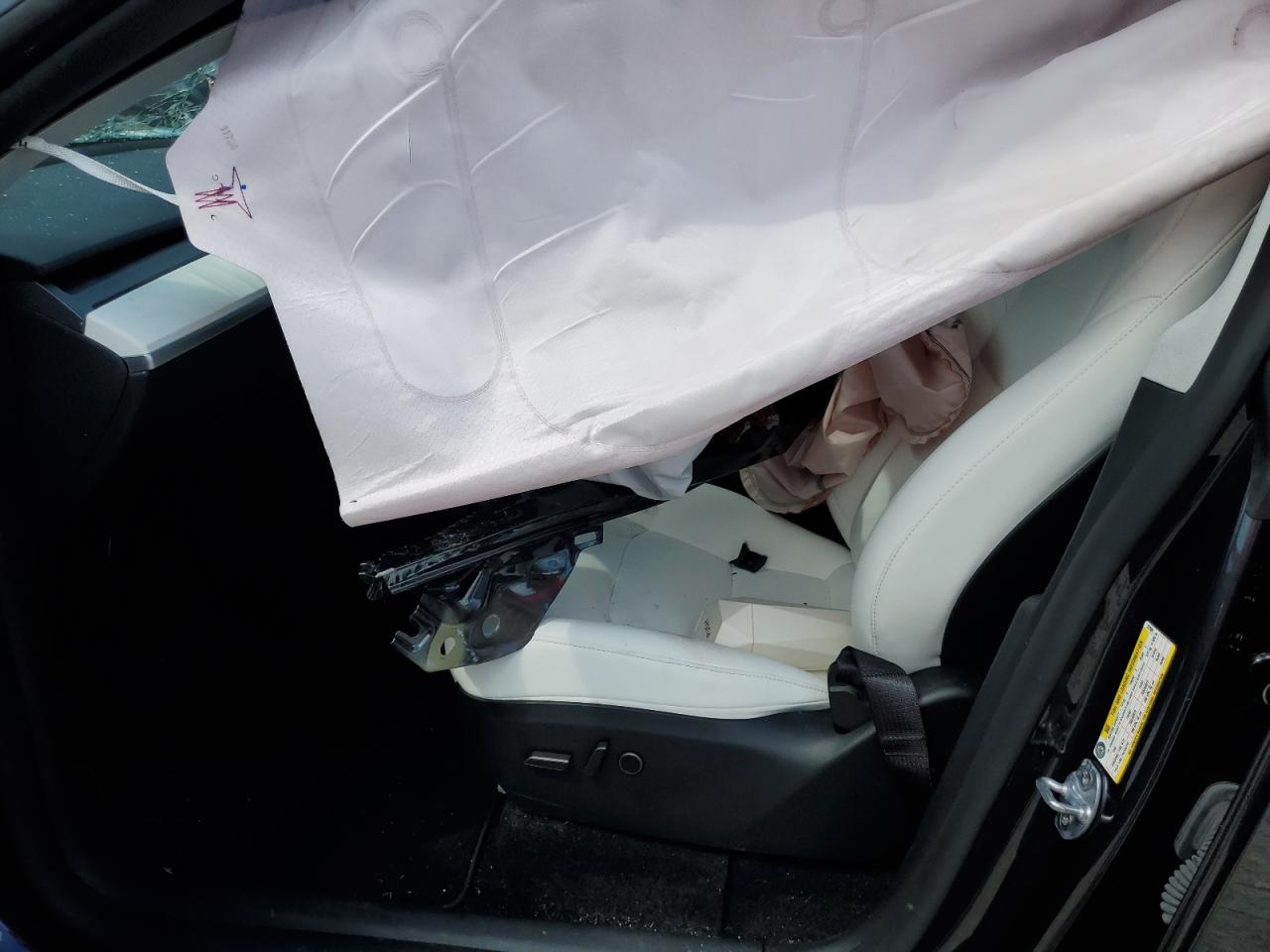 2024 Tesla Model Y VIN: 7SAYGDED0RA327594 Lot: 71958085