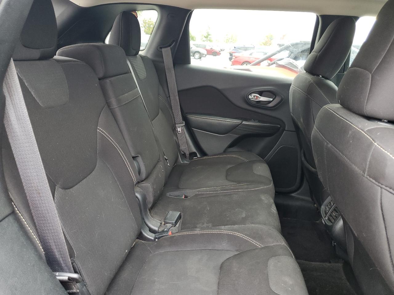 2015 Jeep Cherokee Latitude VIN: 1C4PJMCS2FW703668 Lot: 81245335