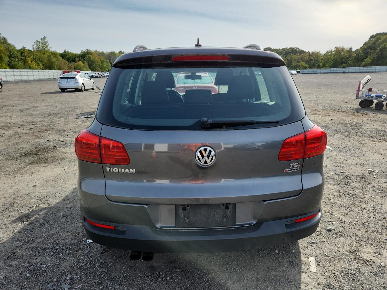 2016 Volkswagen Tiguan S VIN: WVGBV7AX8GW526118 Lot: 85056385