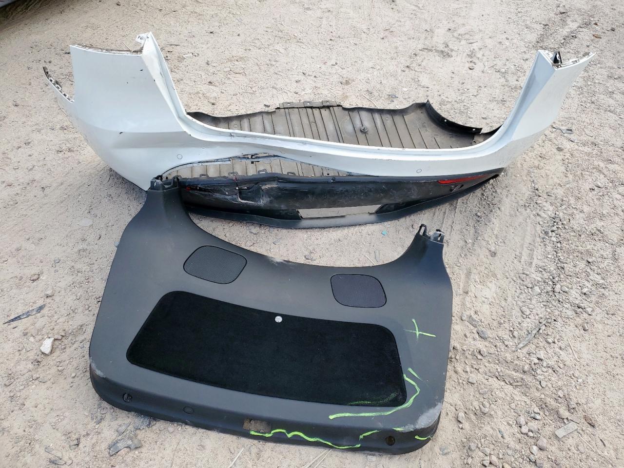 2022 Tesla Model Y VIN: 7SAYGDEE7NF354815 Lot: 81933395