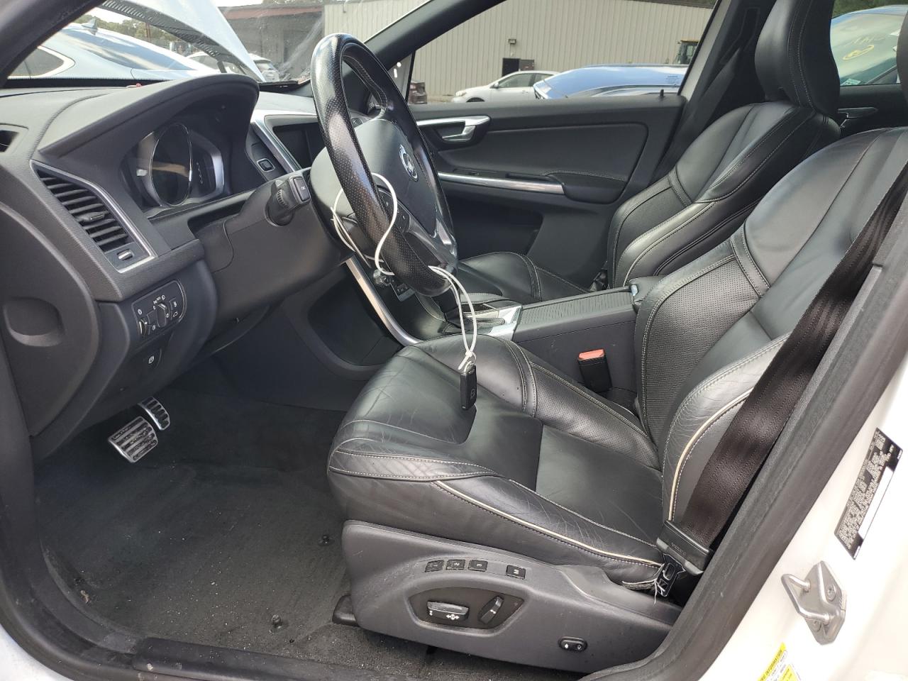 2016 Volvo Xc60 T6 R-Design VIN: YV449MRP2G2868348 Lot: 81068335