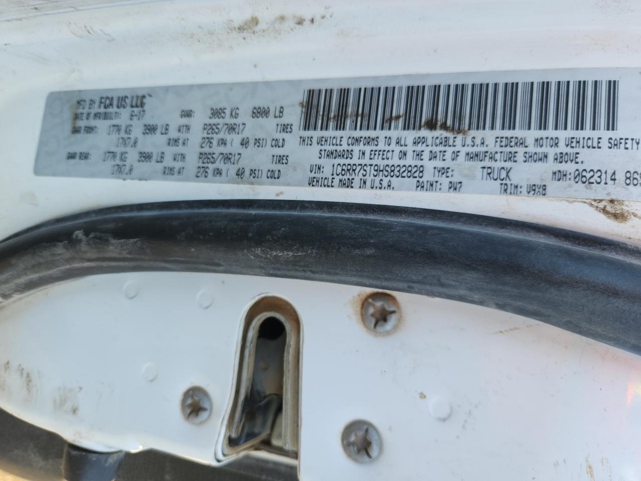 2017 Ram 1500 St VIN: 1C6RR7ST9HS832828 Lot: 84185485