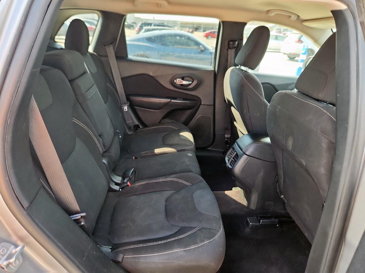 2017 Jeep Cherokee Latitude VIN: 1C4PJLCB2HW534927 Lot: 80458675