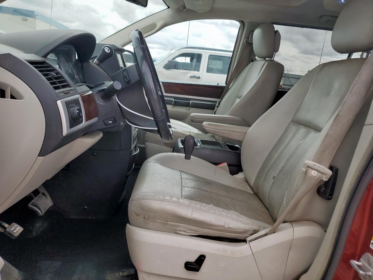 2010 Chrysler Town & Country Touring Plus VIN: 2A4RR8DX7AR358376 Lot: 71055945
