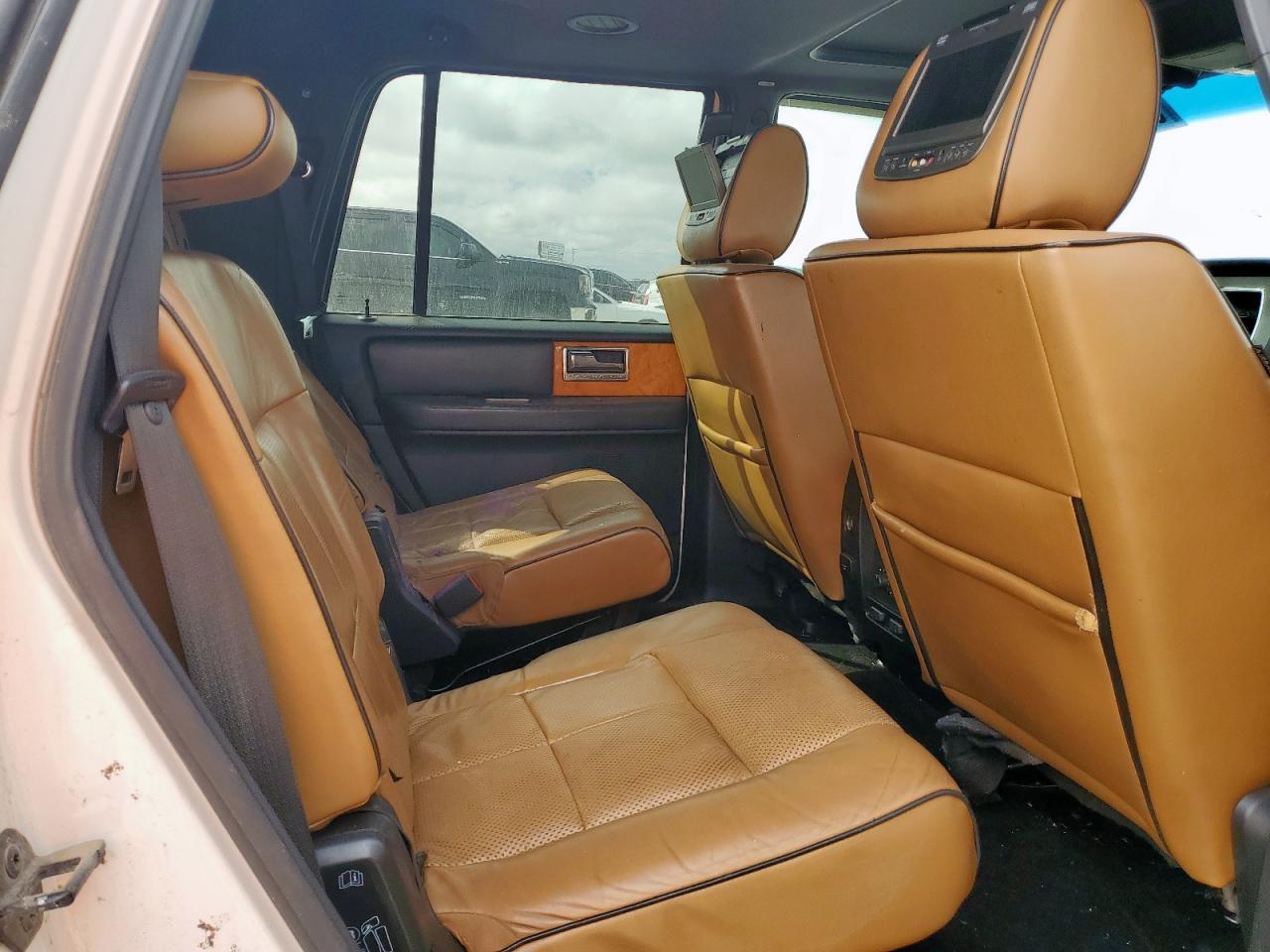 2011 Lincoln Navigator VIN: 5LMJJ2H52BEJ01570 Lot: 81738845