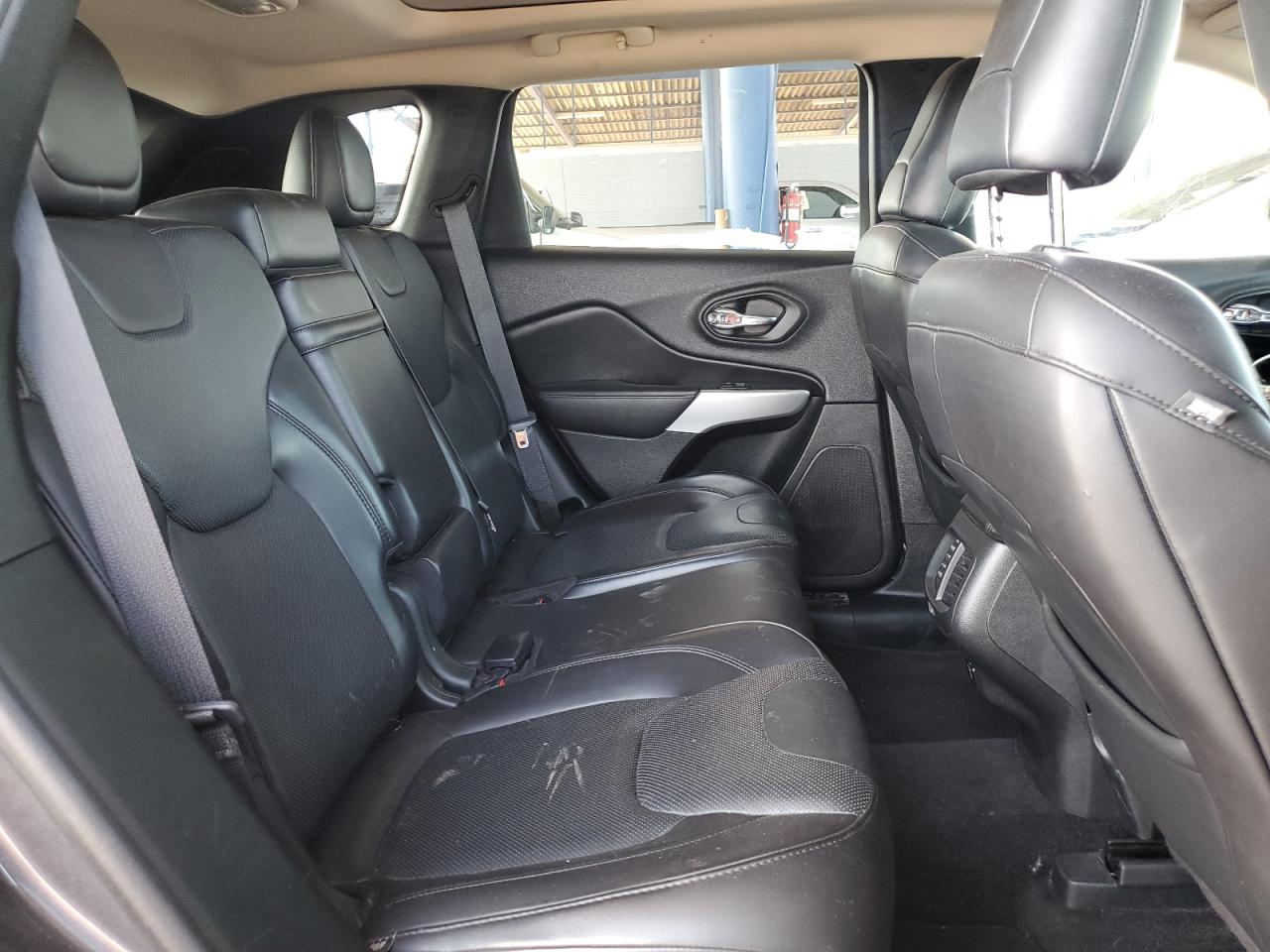 2018 Jeep Cherokee Overland VIN: 1C4PJMJX8JD501484 Lot: 81316345