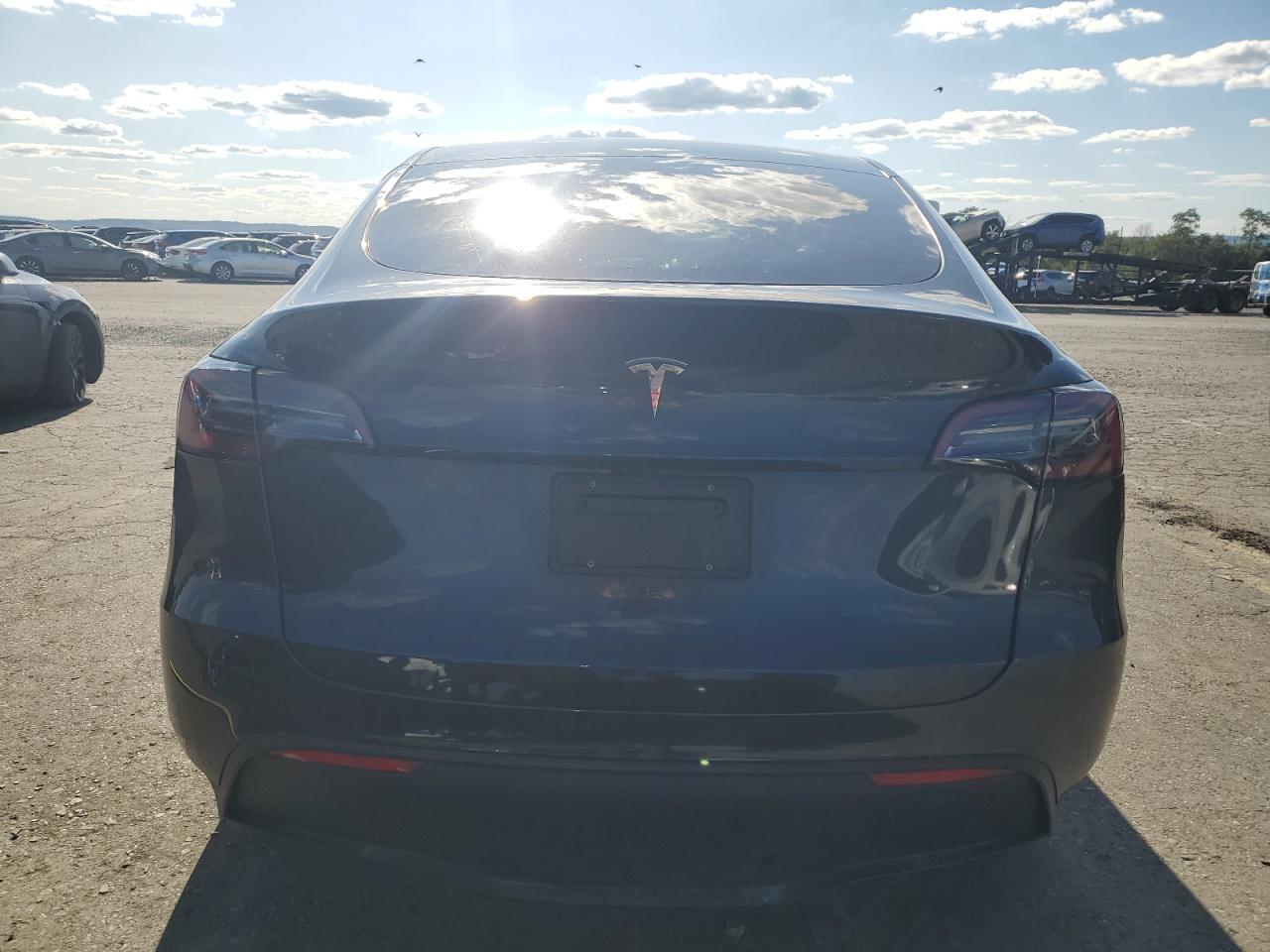 2024 Tesla Model Y VIN: 7SAYGDED3RF197801 Lot: 71172995