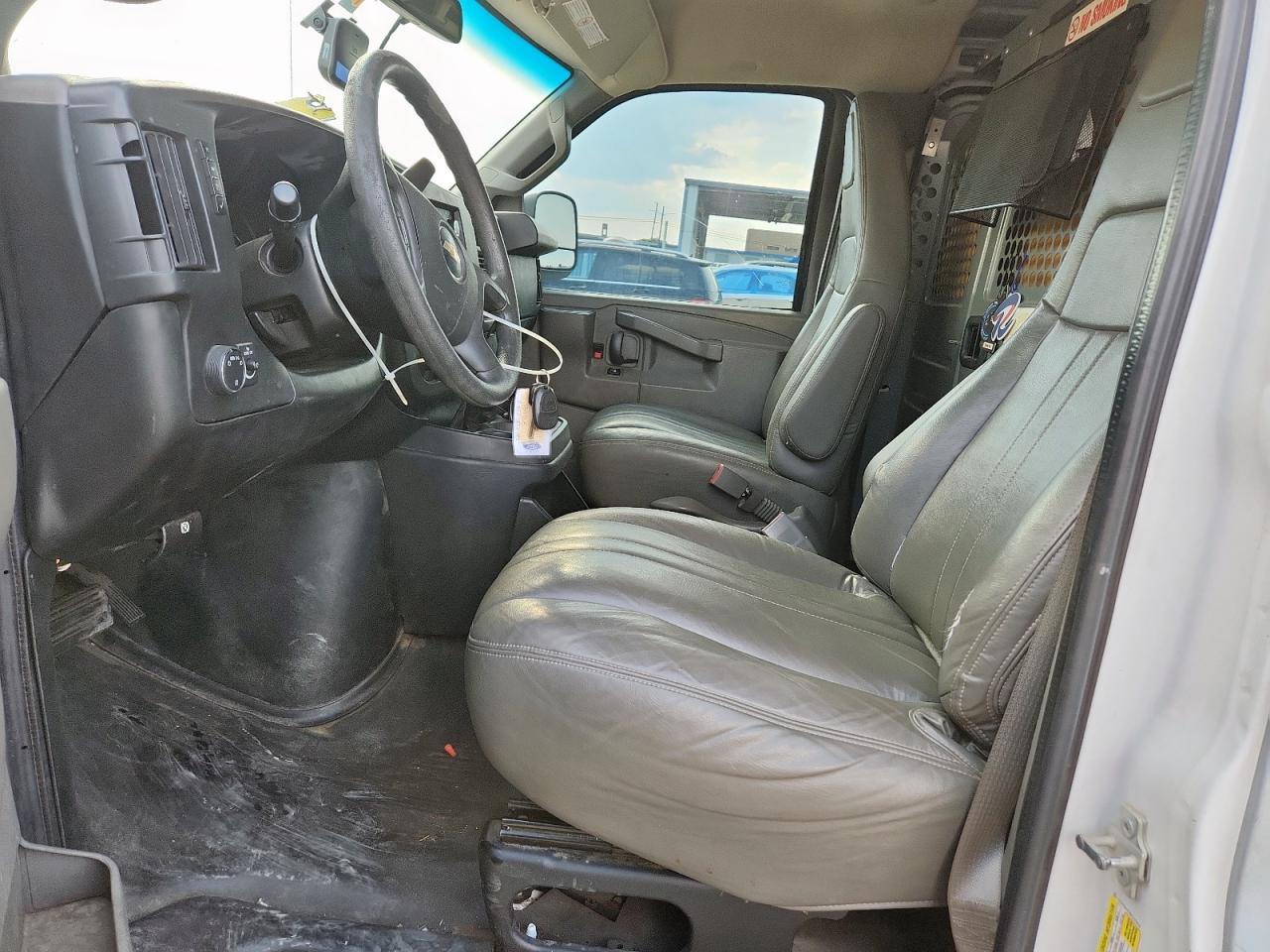 2017 Chevrolet Express G2500 VIN: 1GCWGAFF6H1127672 Lot: 81306485
