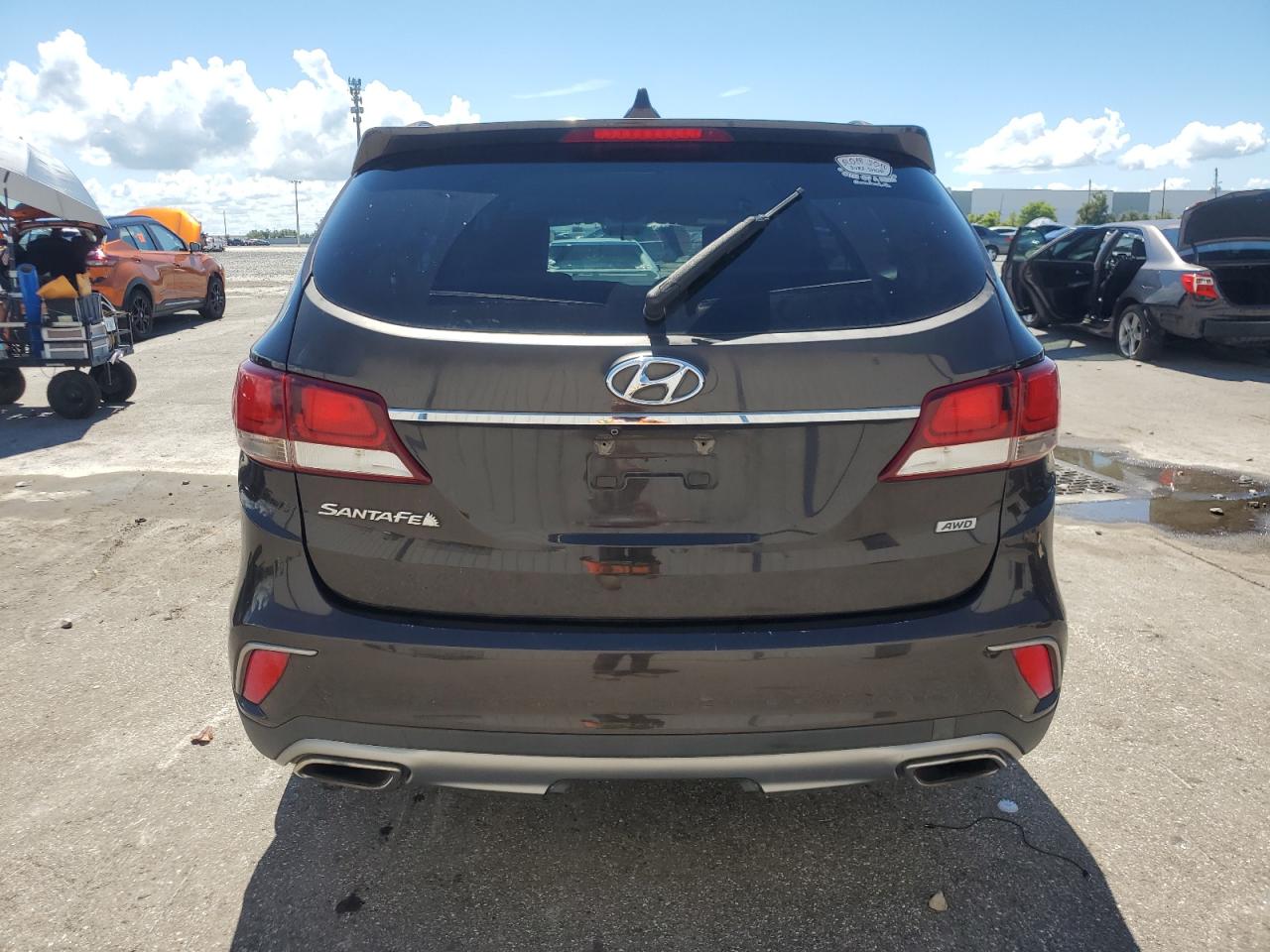 2017 Hyundai Santa Fe Se VIN: KM8SMDHF1HU224696 Lot: 84002645