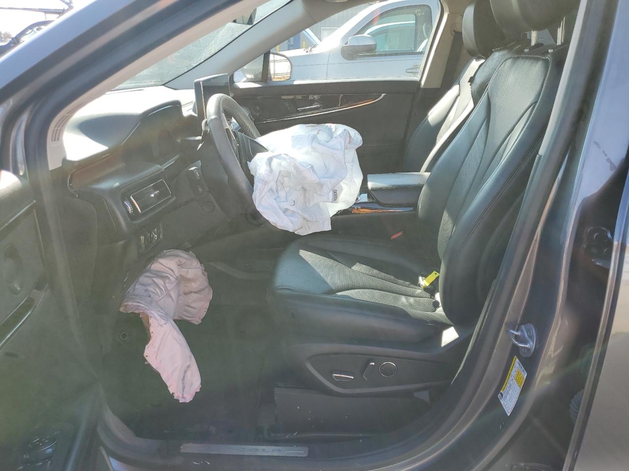 2022 Lincoln Nautilus Reserve VIN: 2LMPJ8KP0NBL17058 Lot: 84255105