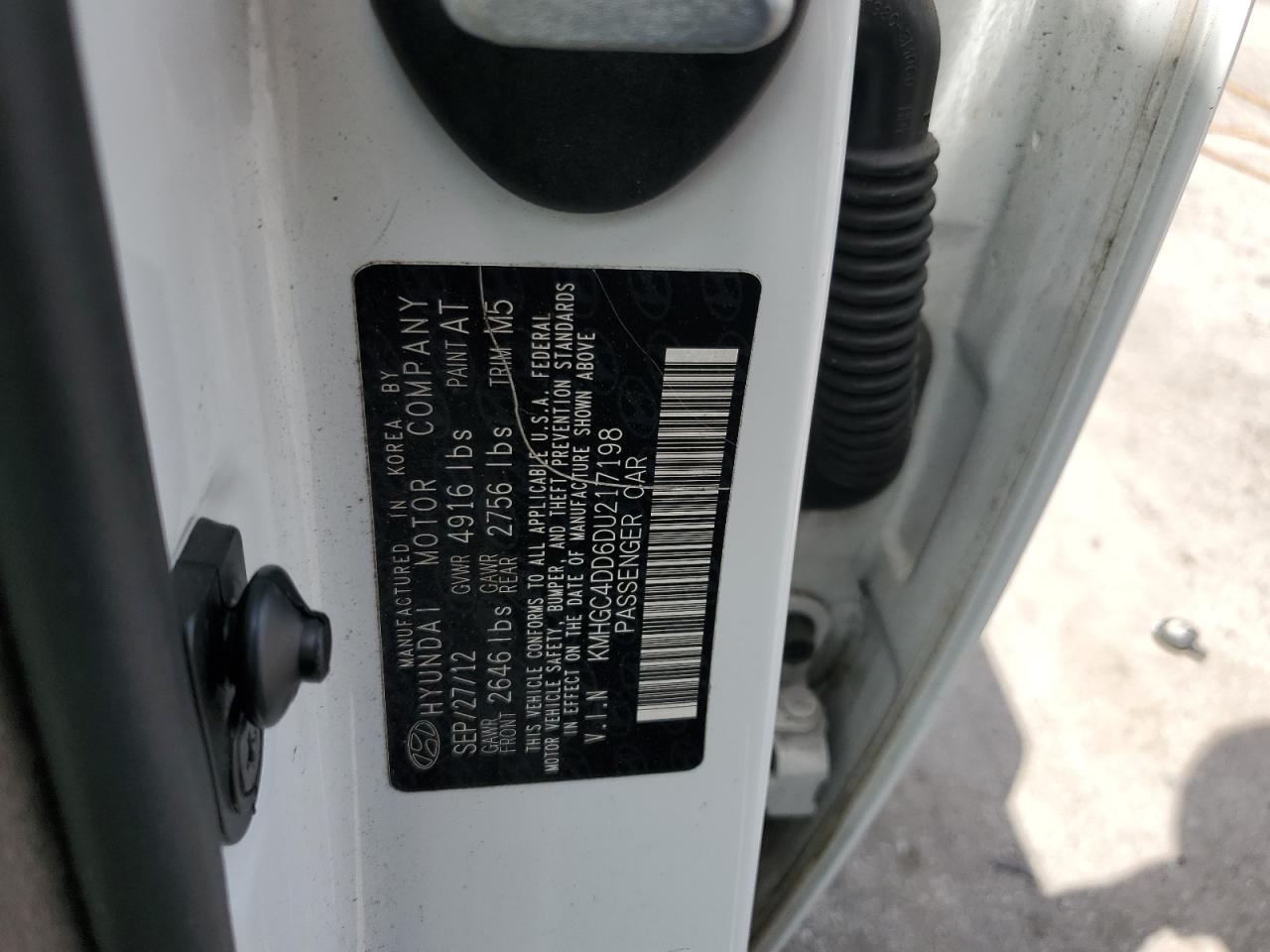 2013 Hyundai Genesis 3.8L VIN: KMHGC4DD6DU217198 Lot: 81381045