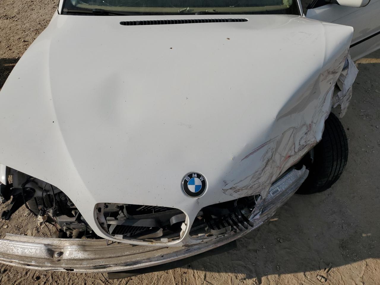 2004 BMW 325 Xi VIN: WBAEU33404PM61042 Lot: 80633285