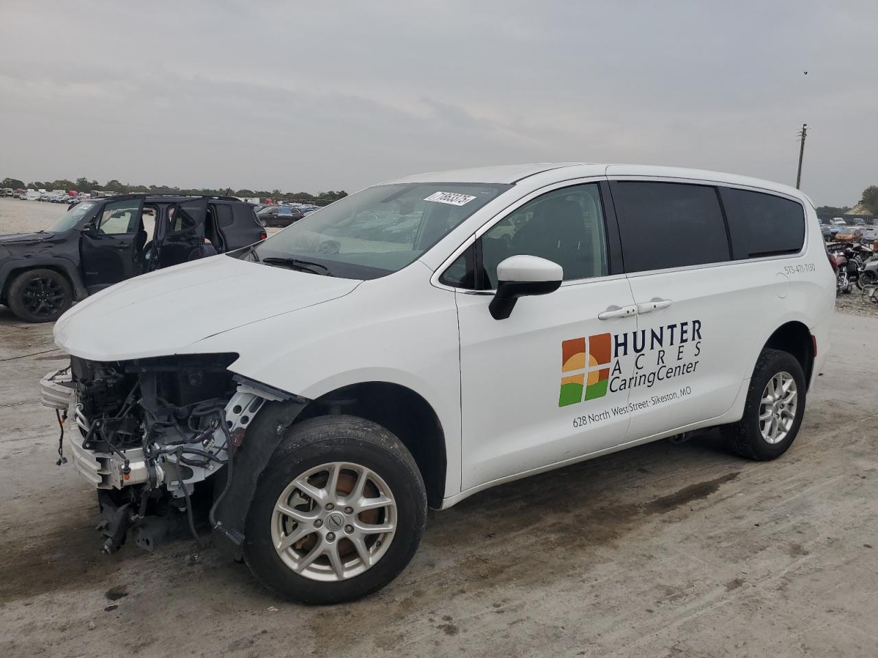 2022 Chrysler Voyager Lx