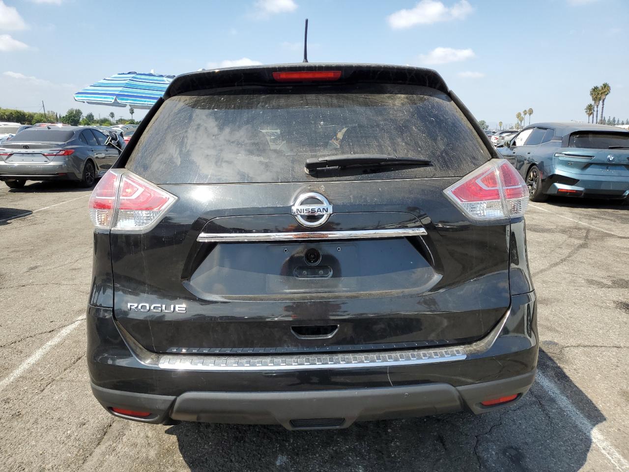 2016 Nissan Rogue S VIN: JN8AT2MT1GW017588 Lot: 80723995