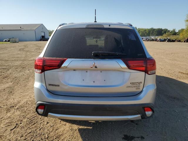  MITSUBISHI OUTLANDER 2016 Серебристый