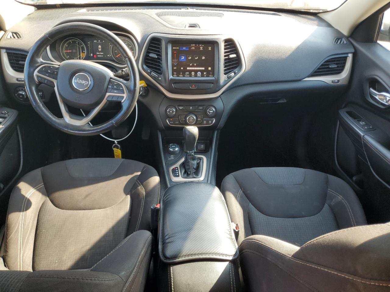 2016 Jeep Cherokee Latitude VIN: 1C4PJMCB8GW131300 Lot: 72059695