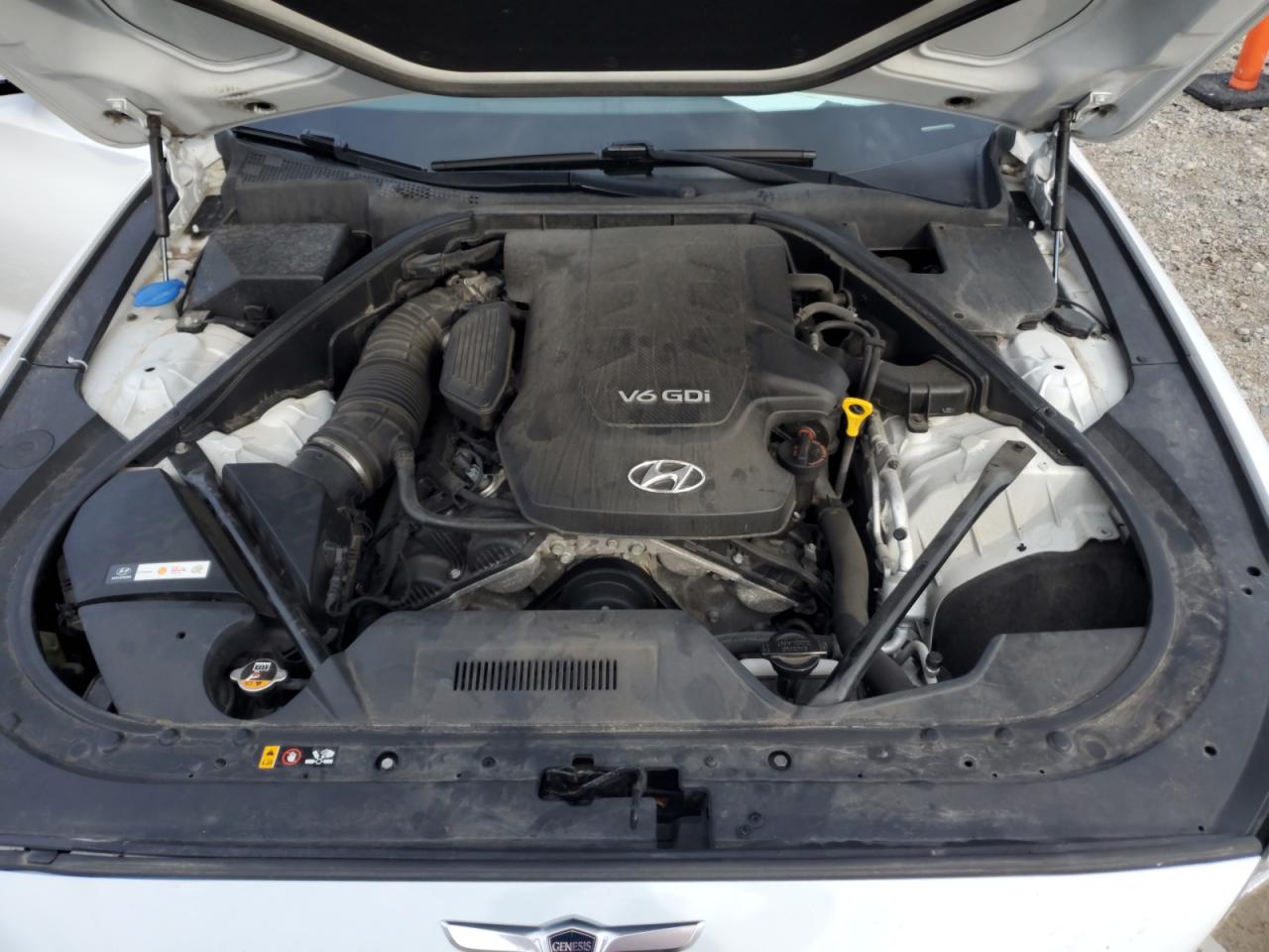 2015 Hyundai Genesis 3.8L VIN: KMHGN4JE9FU021640 Lot: 82060555