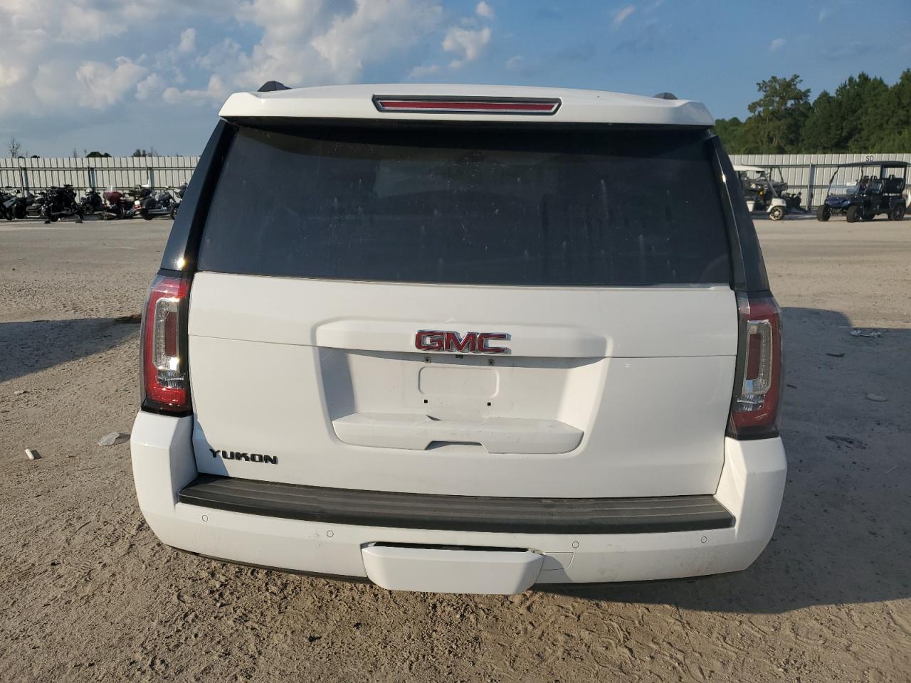 2018 GMC Yukon Slt VIN: 1GKS1BKC4JR137386 Lot: 71153135
