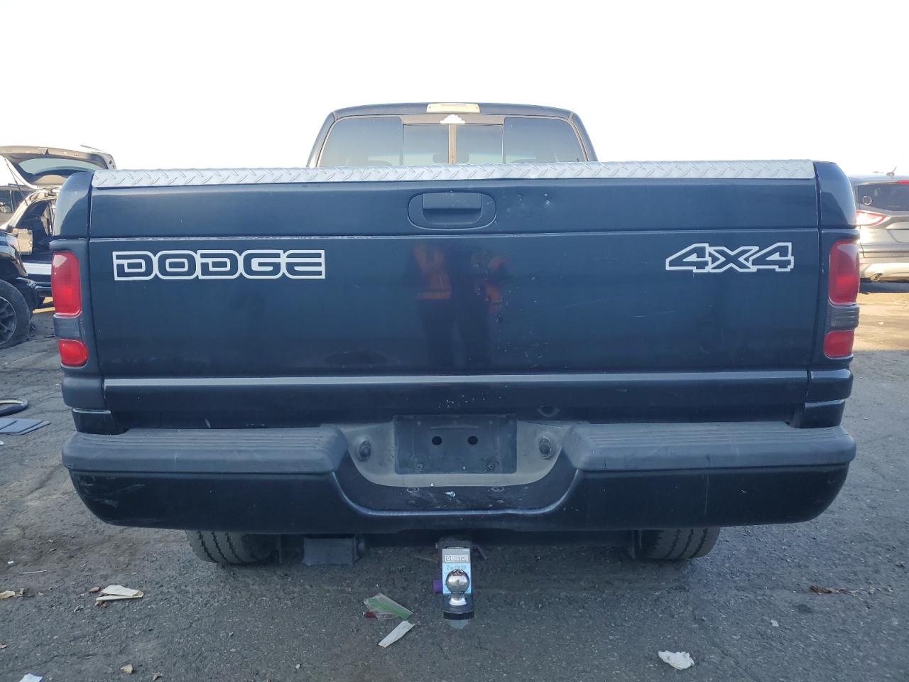 2000 Dodge Ram 2500 VIN: 1B7KF2363YJ135563 Lot: 81561185