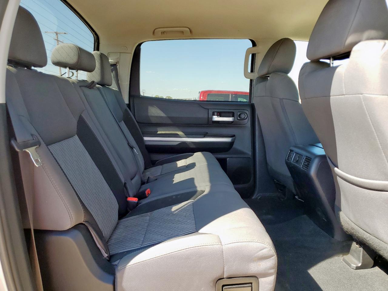 2017 Toyota Tundra Crewmax Sr5 VIN: 5TFDW5F10HX613834 Lot: 81869125