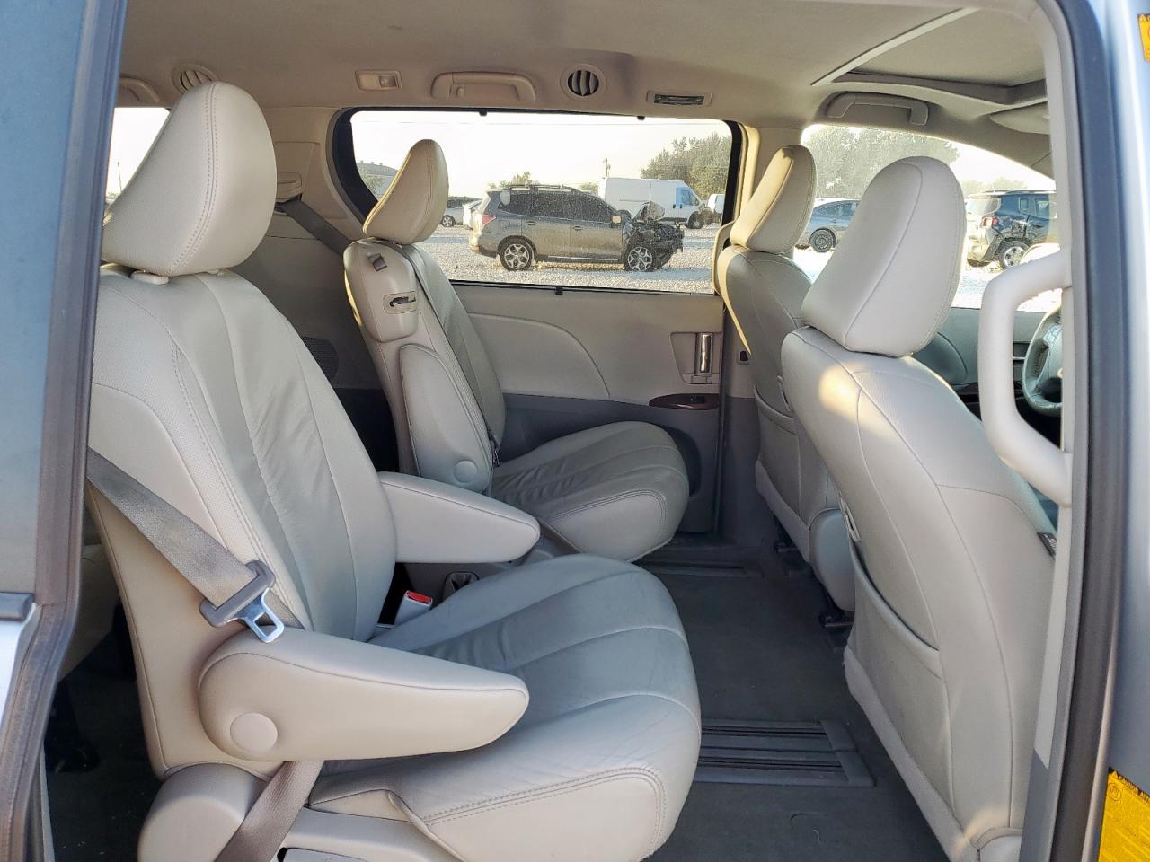 2011 Toyota Sienna Xle VIN: 5TDYK3DC7BS171587 Lot: 81879155