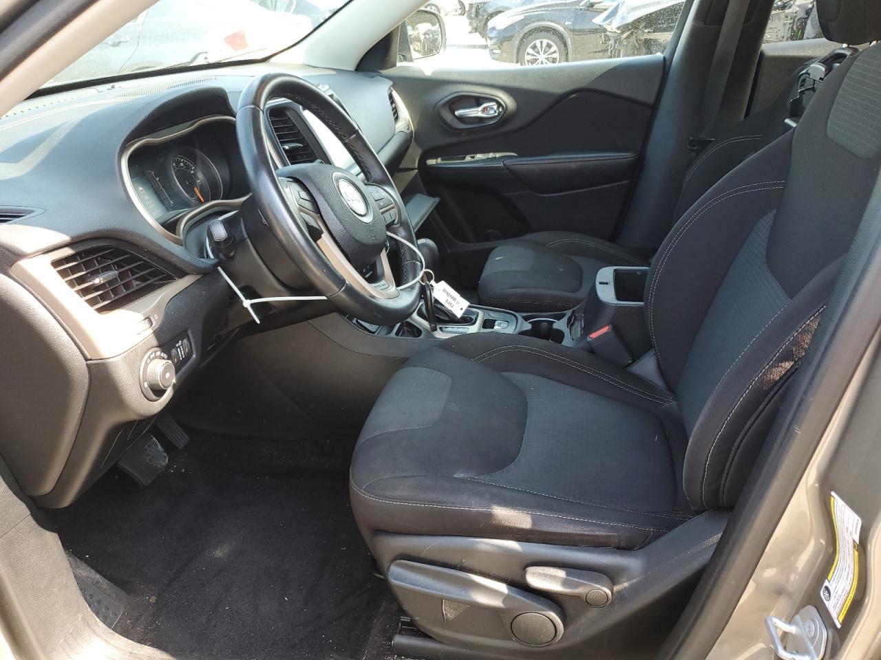 2017 Jeep Cherokee Latitude VIN: 1C4PJLCB4HW560526 Lot: 71270175