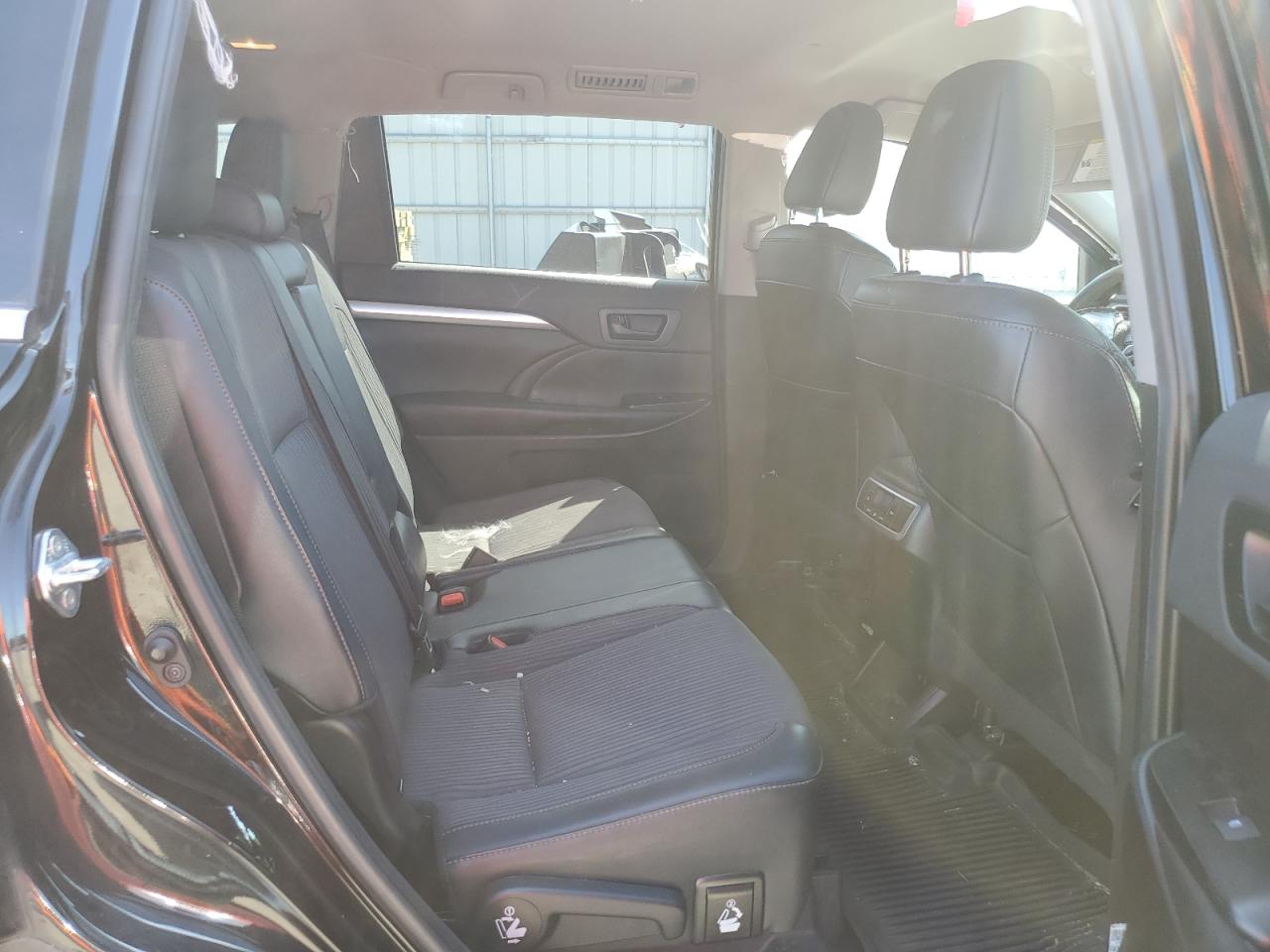 2019 Toyota Highlander Le VIN: 5TDBZRFH4KS996967 Lot: 71060975