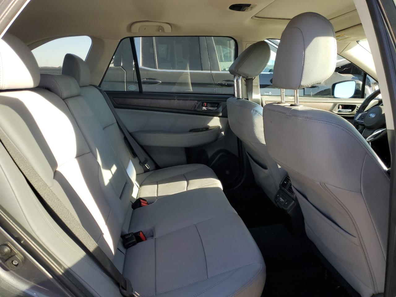 2018 Subaru Outback 3.6R Limited VIN: 4S4BSENC7J3353608 Lot: 84018485