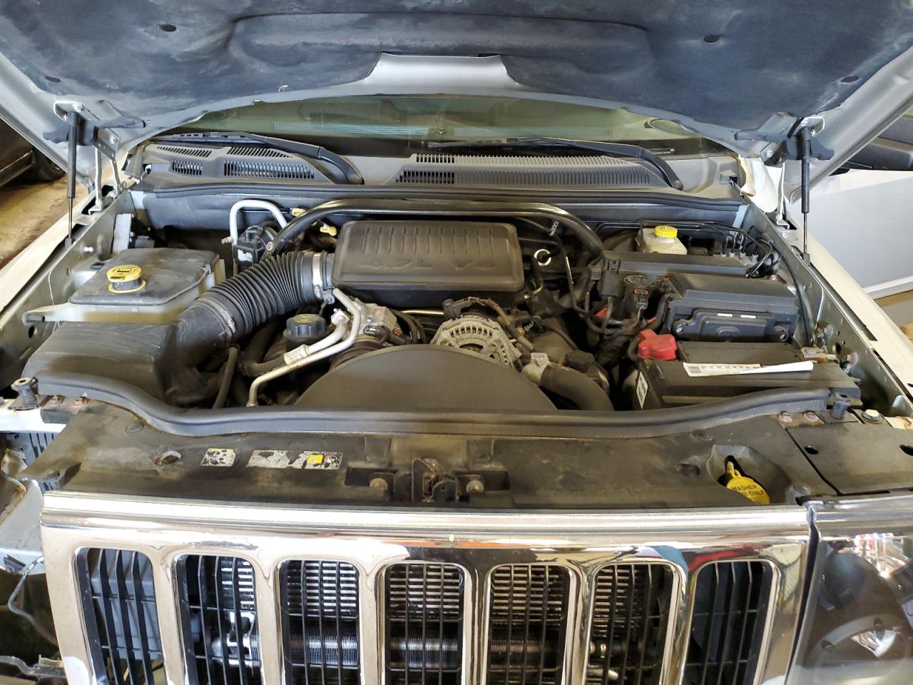 2006 Jeep Commander Limited VIN: 1J8HG58N06C181077 Lot: 70541035