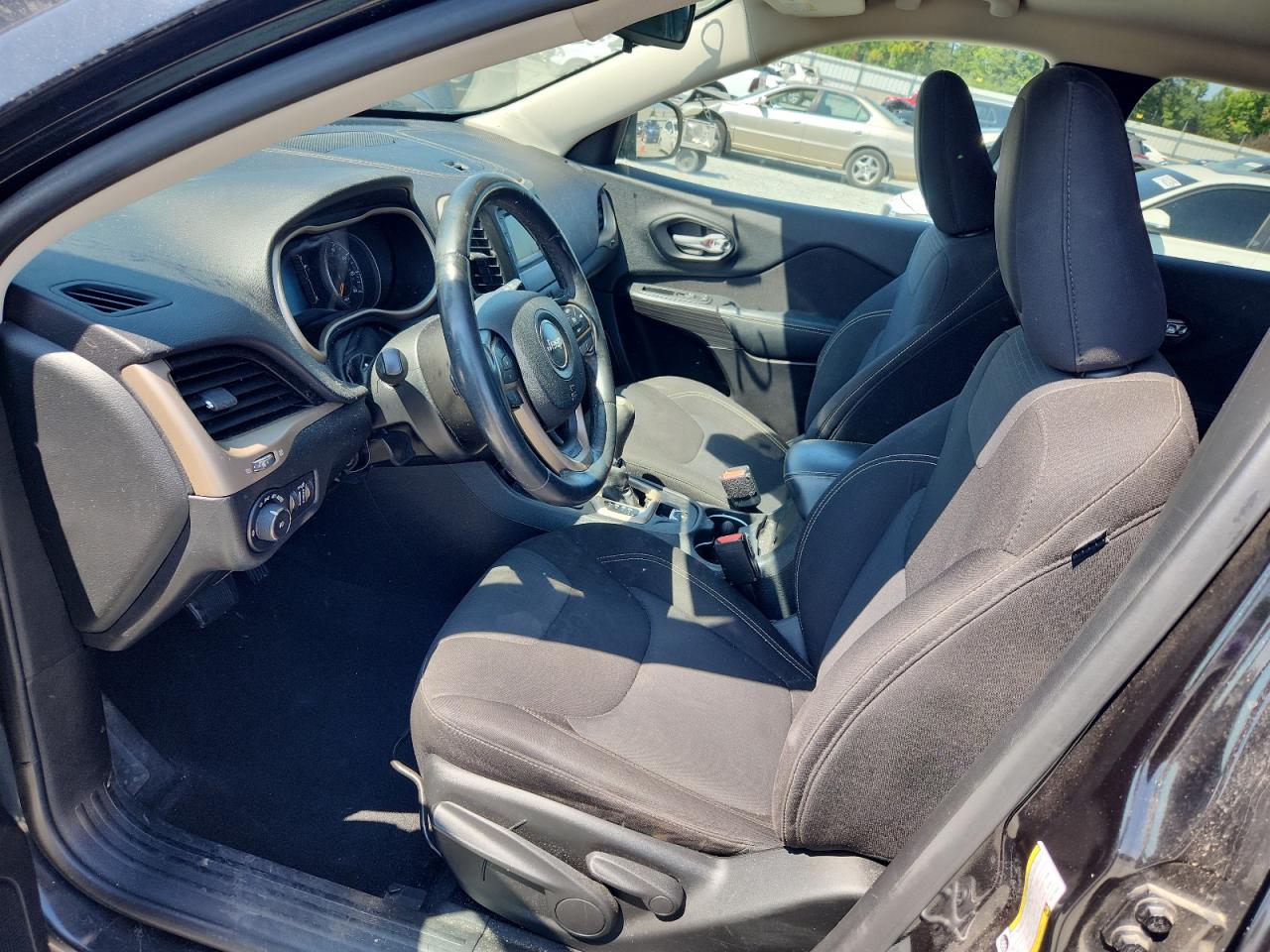 2015 Jeep Cherokee Latitude VIN: 1C4PJMCB1FW771945 Lot: 81277665
