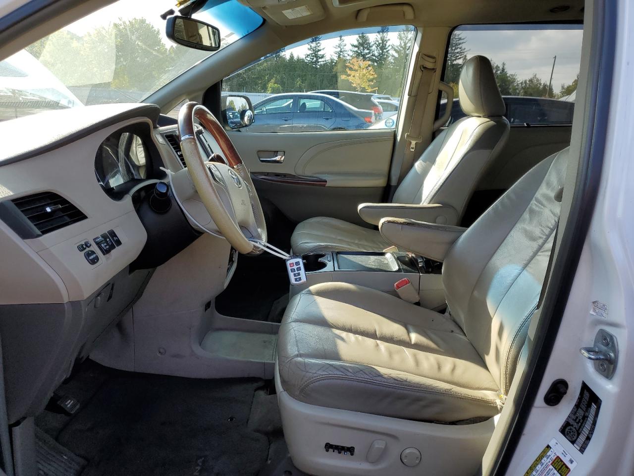 2011 Toyota Sienna Xle VIN: 5TDDK3DC9BS018319 Lot: 70464275