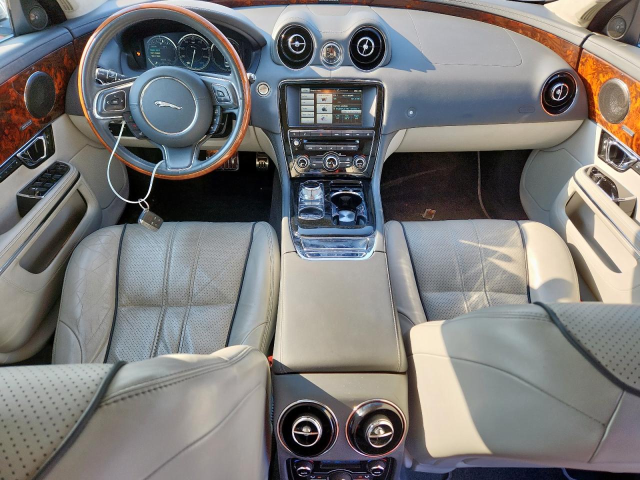 2015 Jaguar Xjl Portfolio VIN: SAJWA2GZ6F8V85802 Lot: 81042165