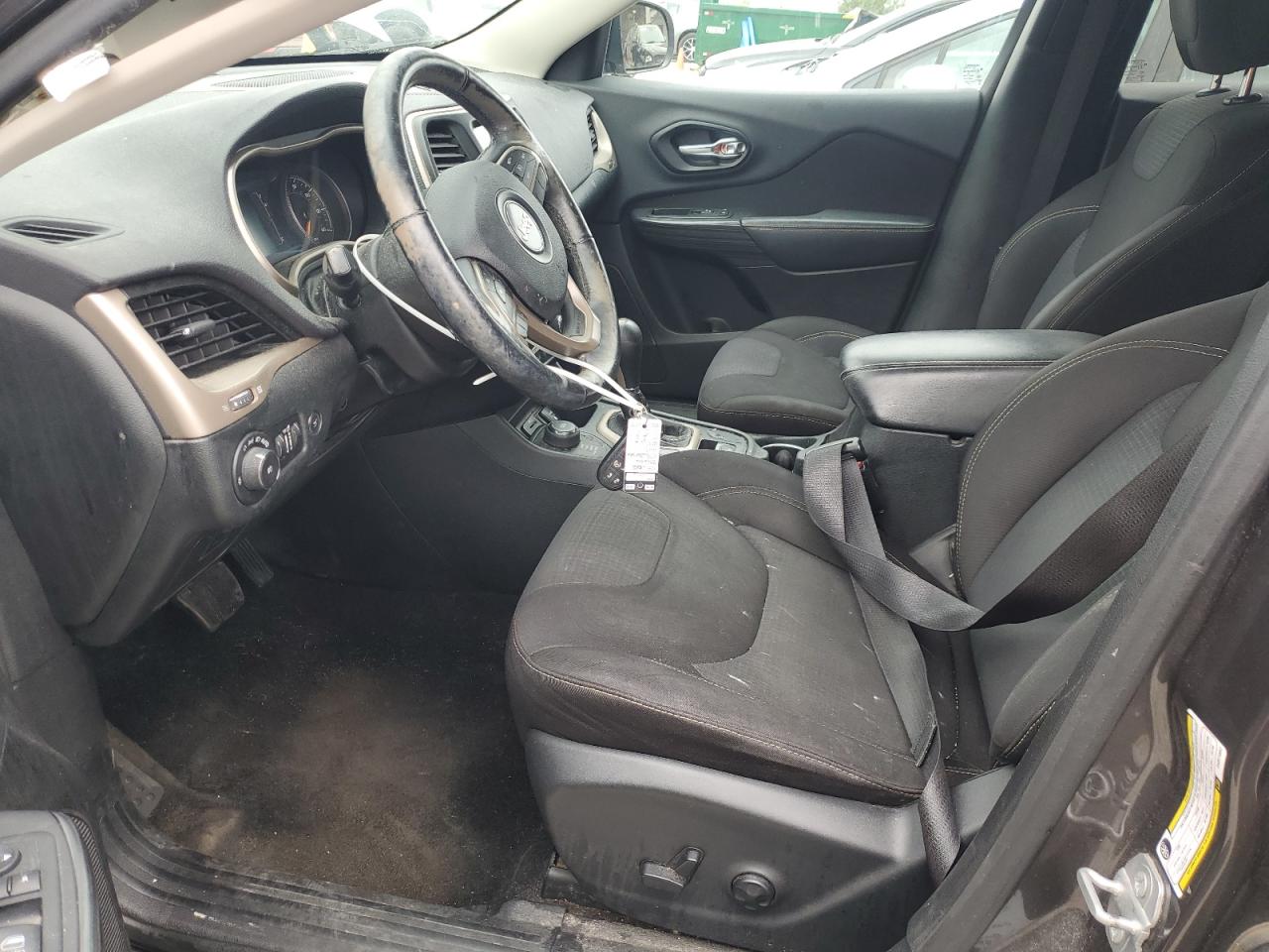 2015 Jeep Cherokee Latitude VIN: 1C4PJMCB6FW571837 Lot: 81259795