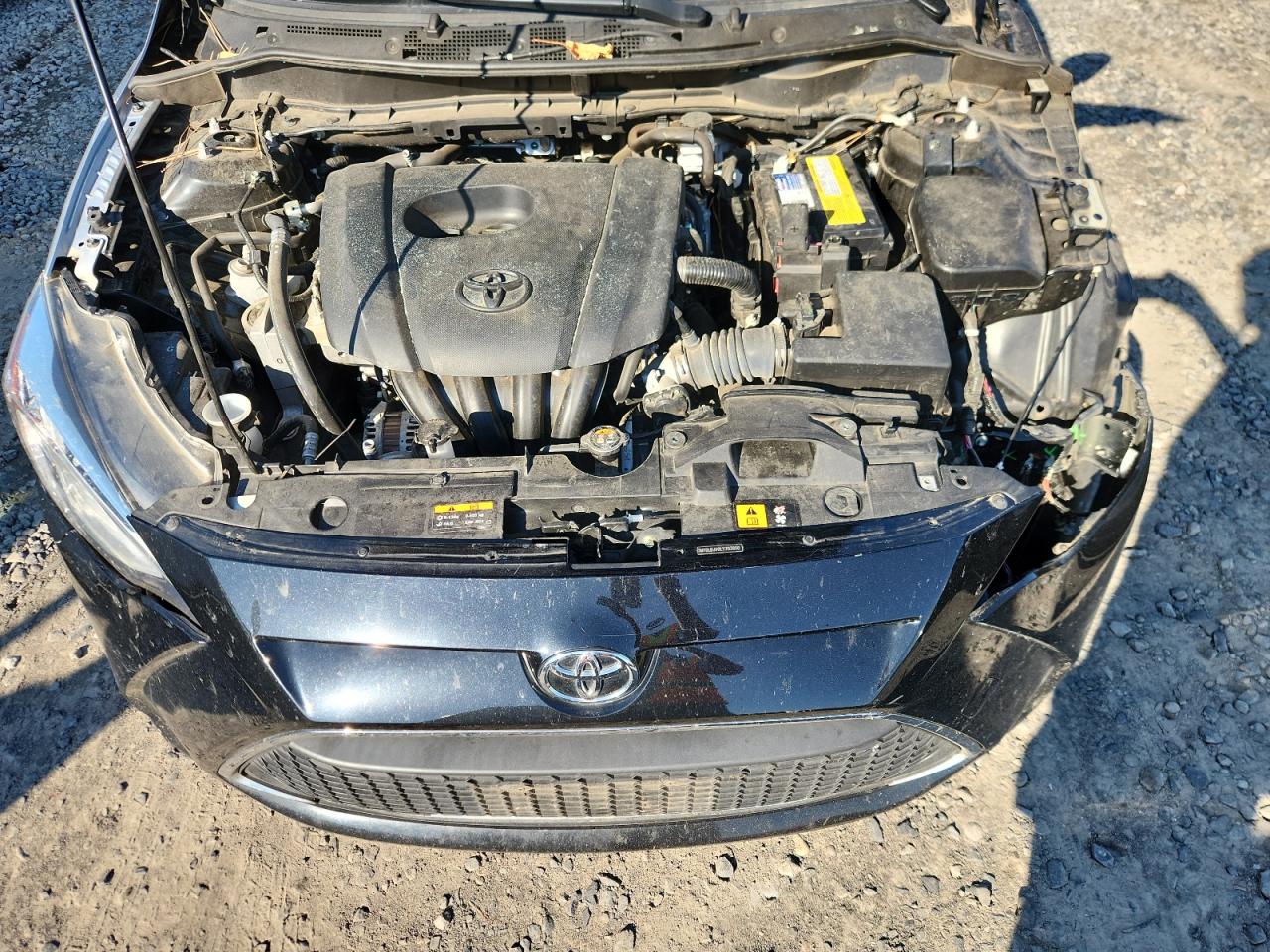 2020 Toyota Yaris Le VIN: 3MYDLBJV0LY703950 Lot: 81488135