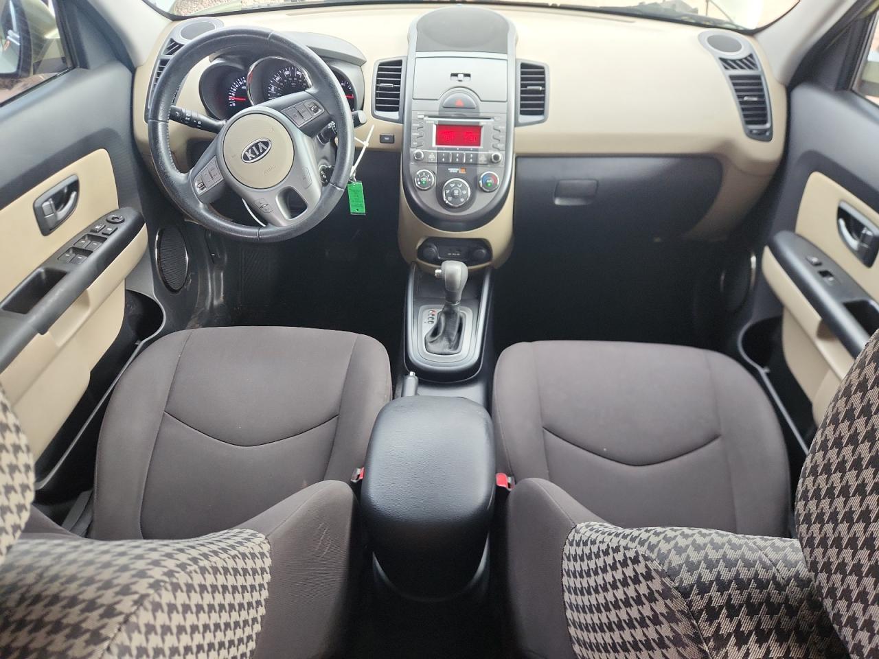 2011 Kia Soul + VIN: KNDJT2A24B7233073 Lot: 81406675