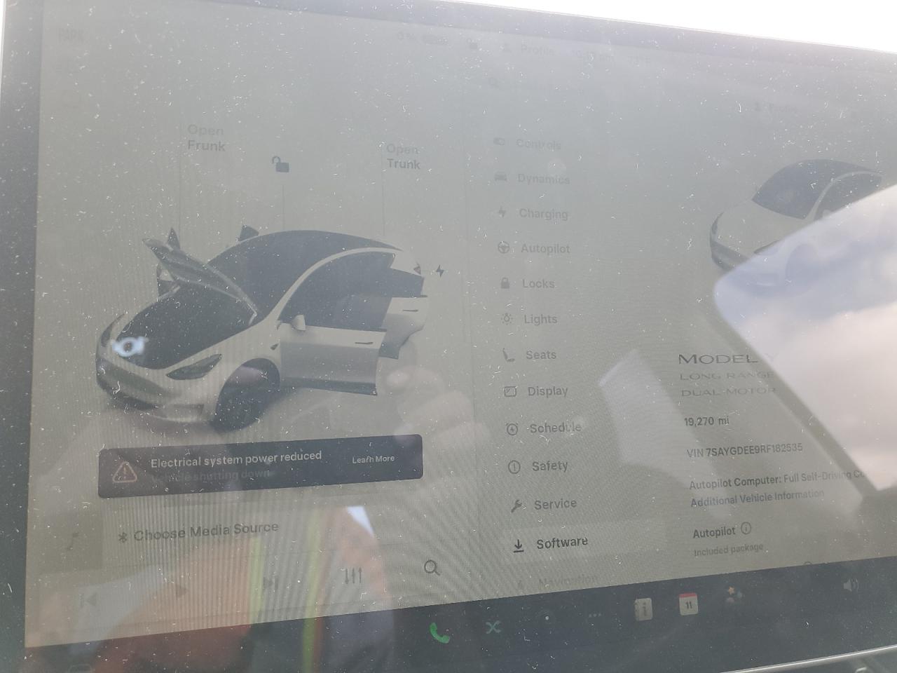 2024 Tesla Model Y VIN: 7SAYGDEE9RF182535 Lot: 71564535